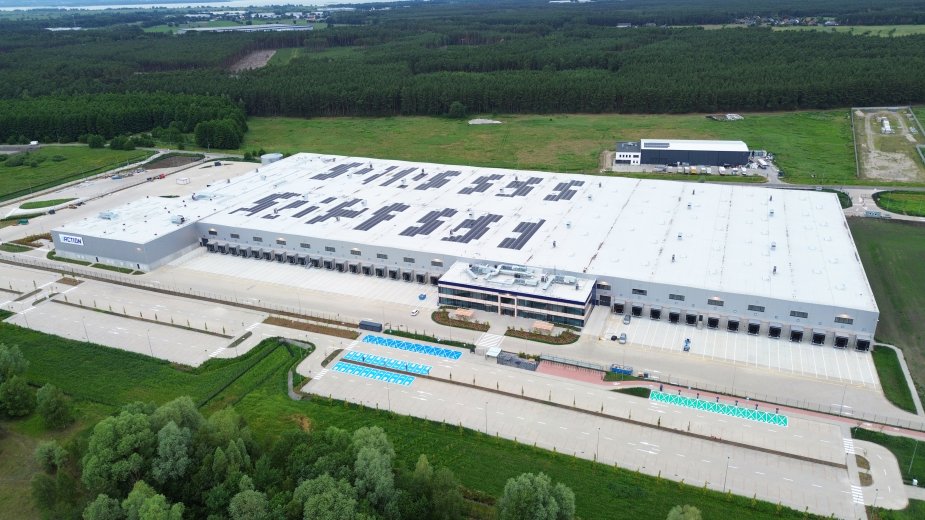 From Energy to Employee Comfort:   Accolade’s Model distribution center for Action