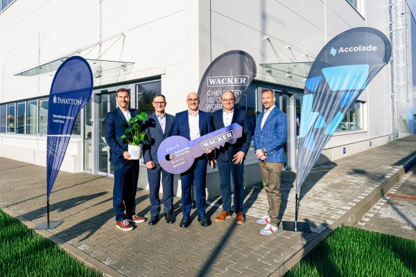 Společnost WACKER převzala dokončenou budovu nového výrobního areálu v Karlových Varech. Nabídne až 200 pracovních míst