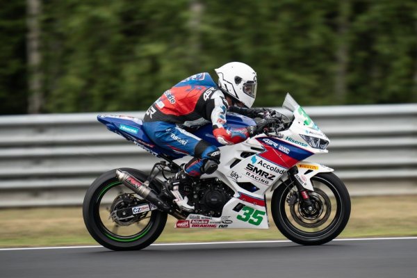Solidní výkony závodníků Accolade Smrž racing teamu na domácí půdě